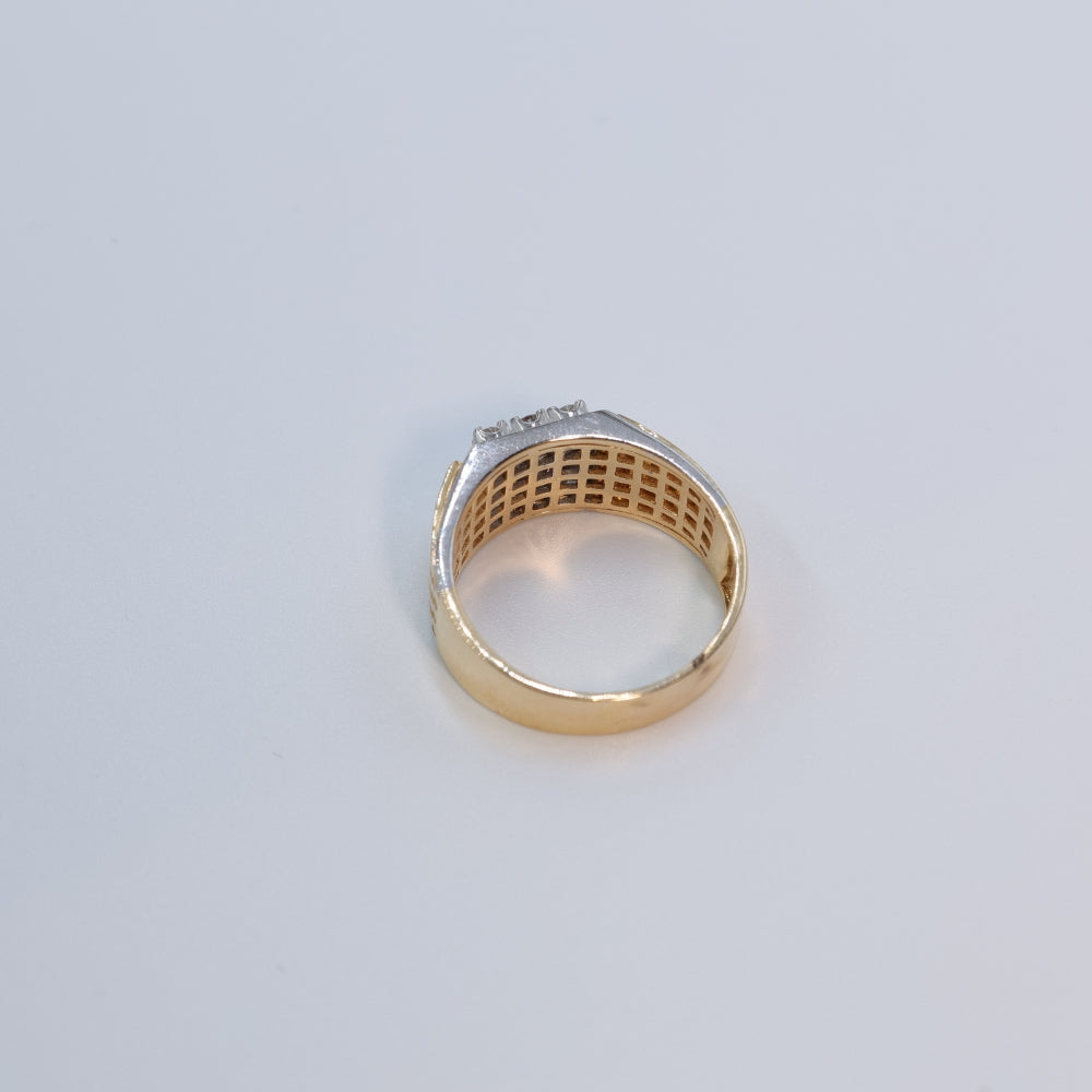 Elegant Two-Tone Gold and Diamond Ring