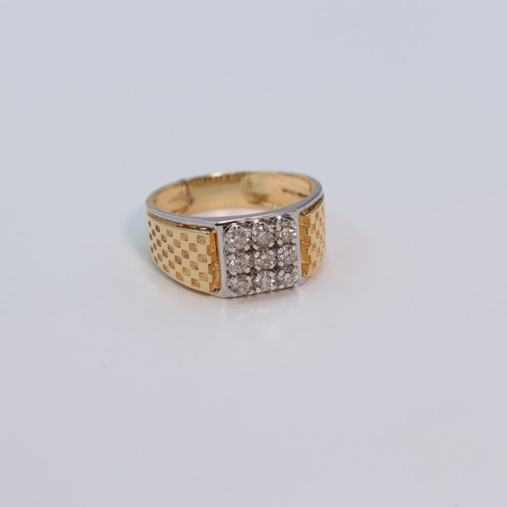 Elegant Two-Tone Gold and Diamond Ring