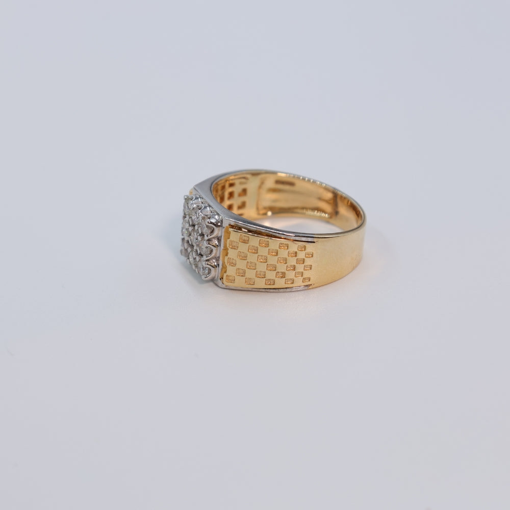Elegant Two-Tone Gold and Diamond Ring
