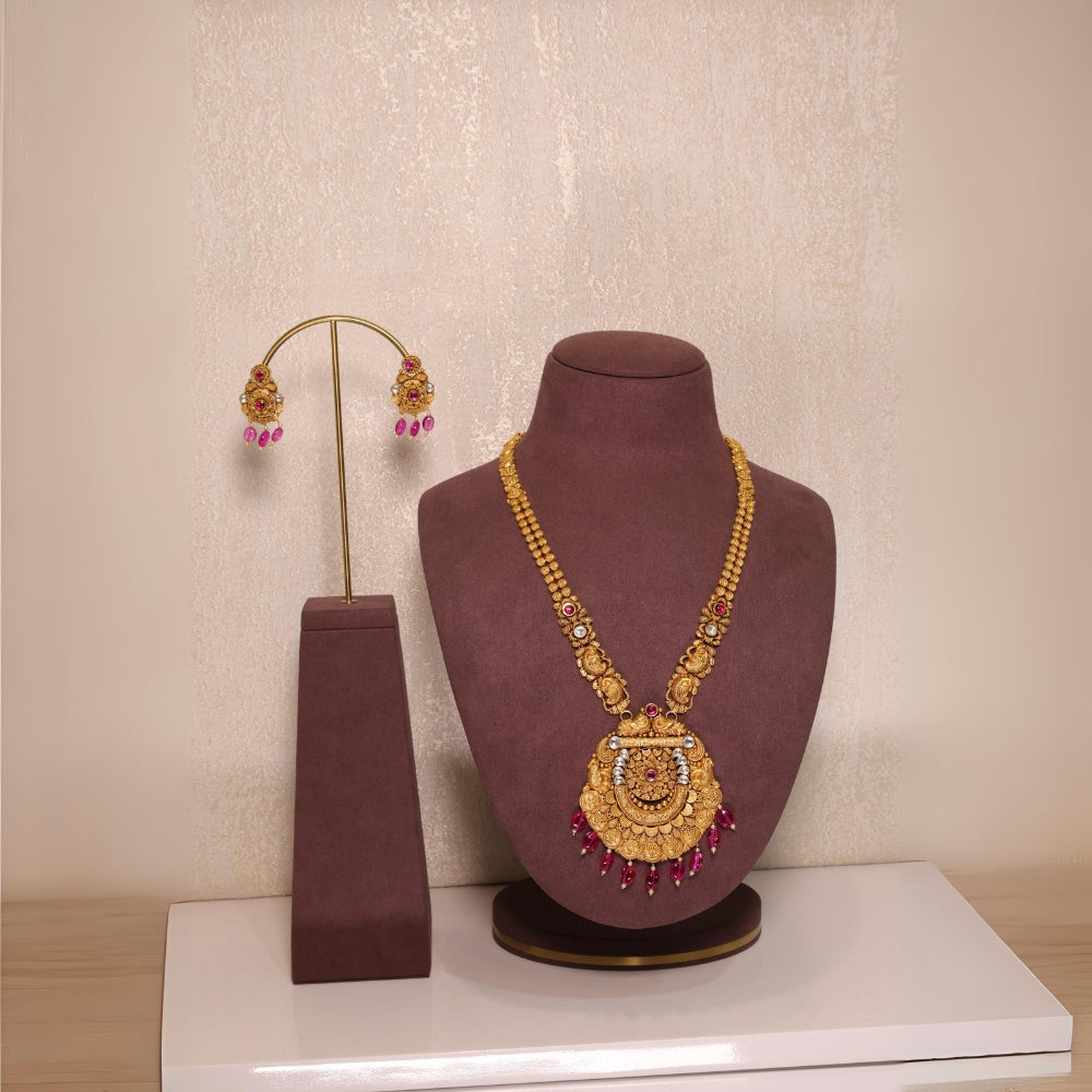 Luxurious Pure Gold Layered Necklace Set