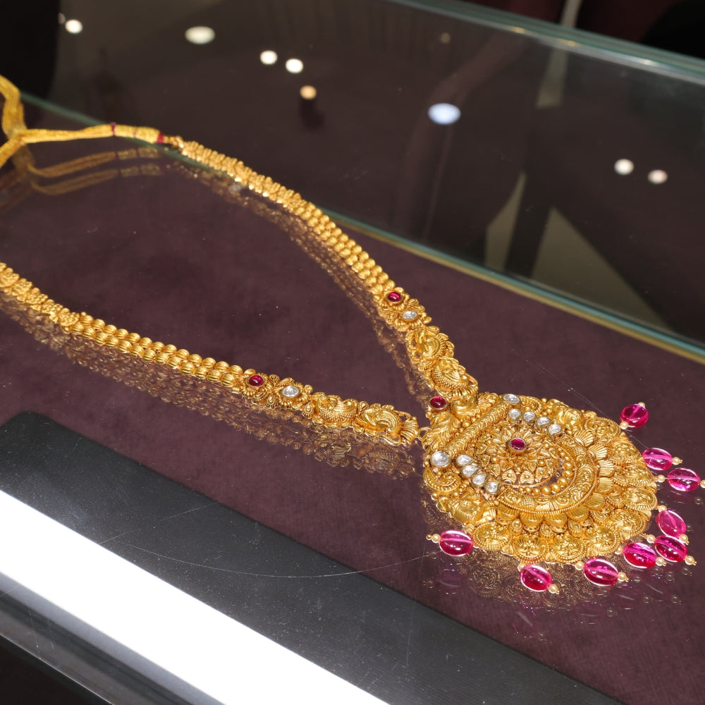 Luxurious Pure Gold Layered Necklace Set