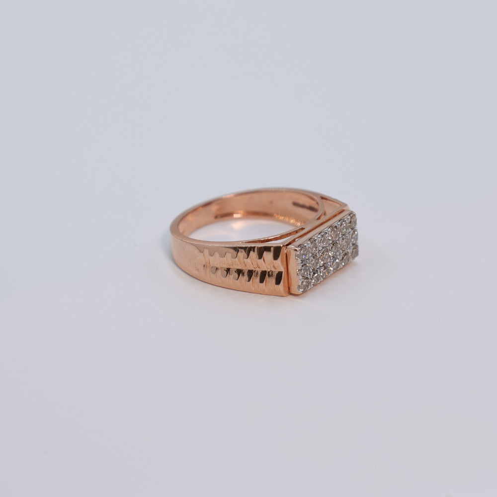 Luxurious Diamond Ring