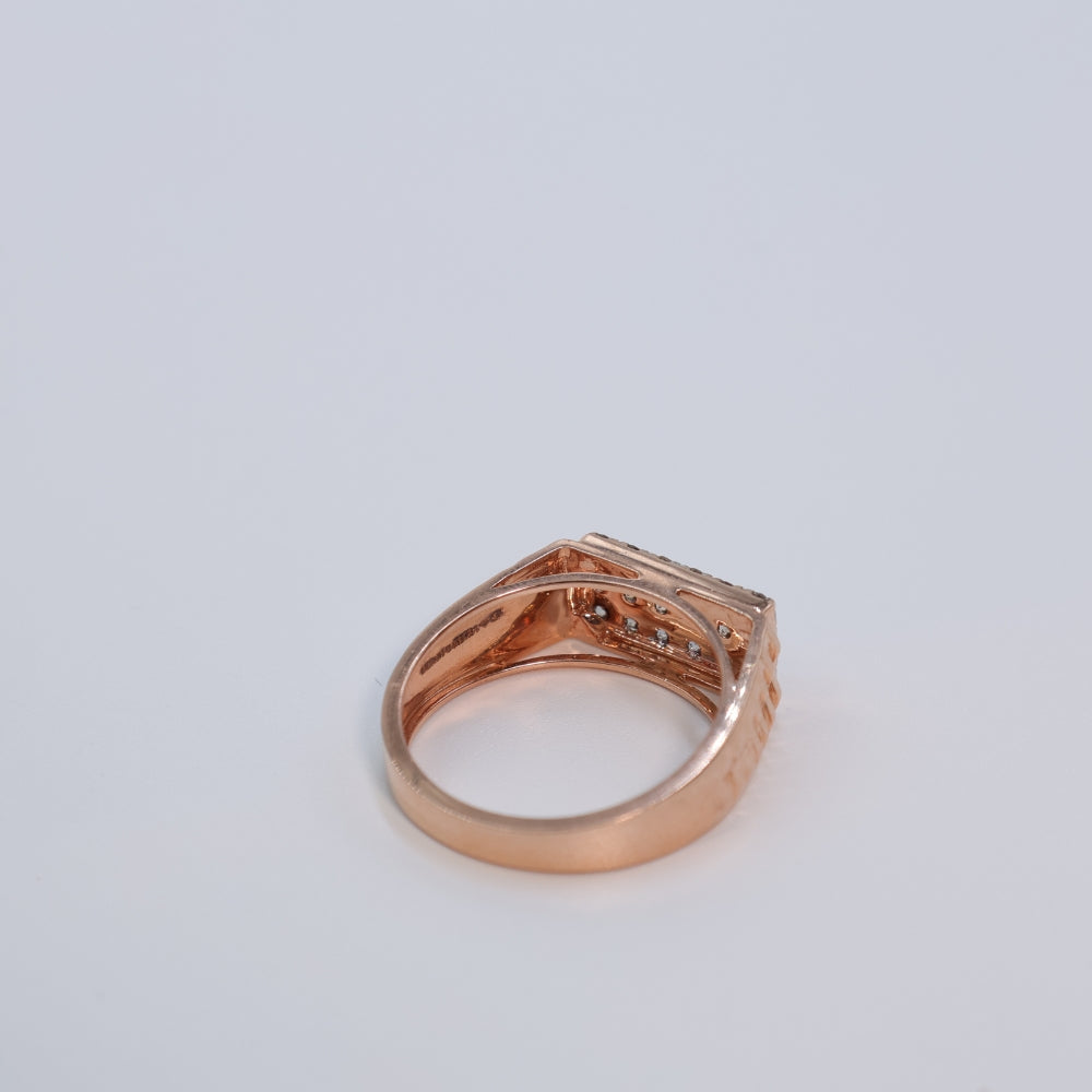 Luxurious Diamond Ring